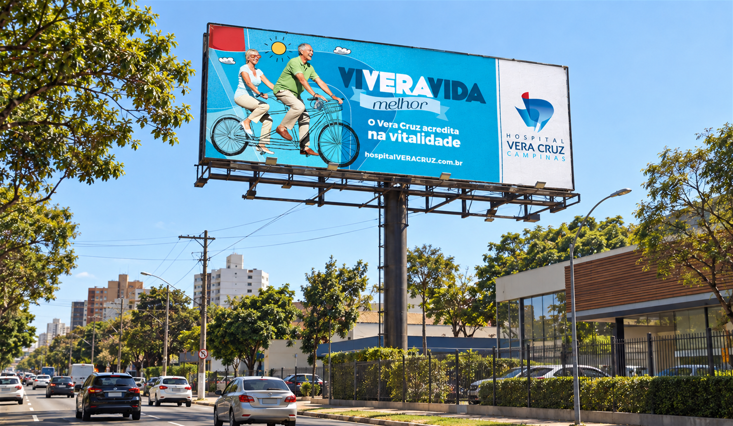 Painel da campanha com casal de idosos em bicicleta